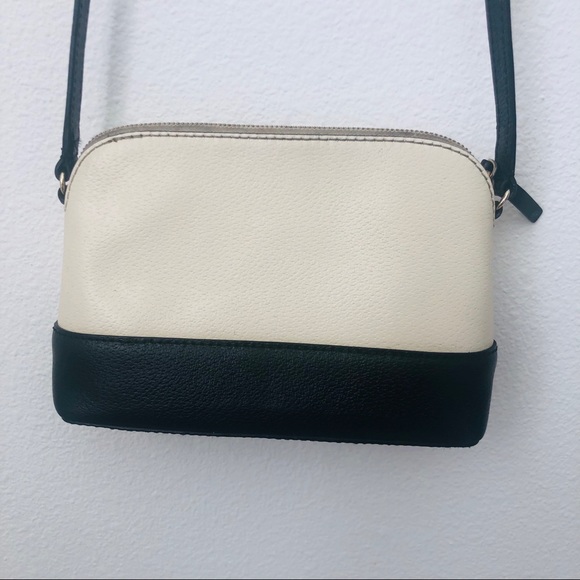Kate Spade crossbody bag light beige and black - GUC. Silver metal adornments - Picture 3 of 12